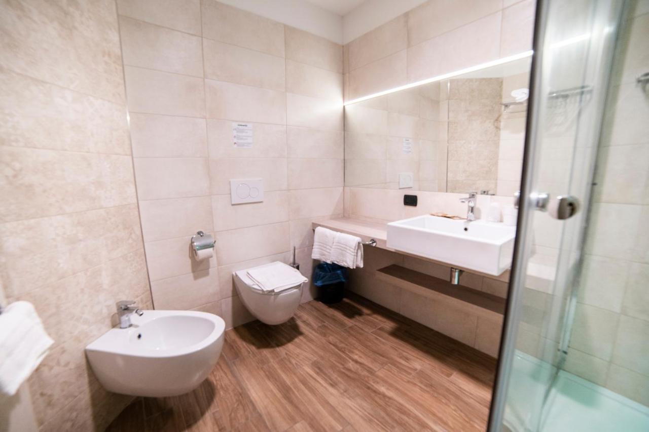 Hotel Continental San Benedetto del Tronto Dış mekan fotoğraf